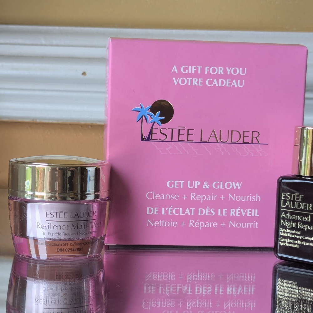 Estée Lauder Skincare Gift Set - Pink